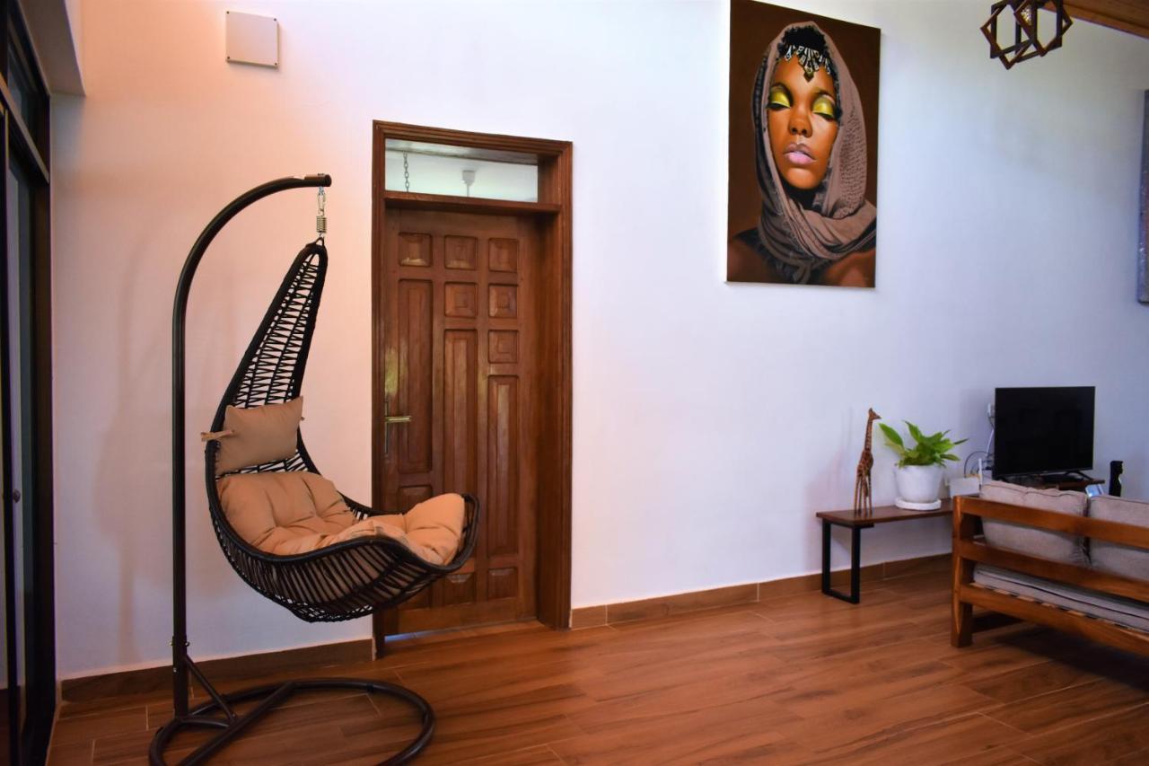 Private Backdoor Villa With Big Swimming Pool And Services Of Chef Included 디아니 해변 외부 사진