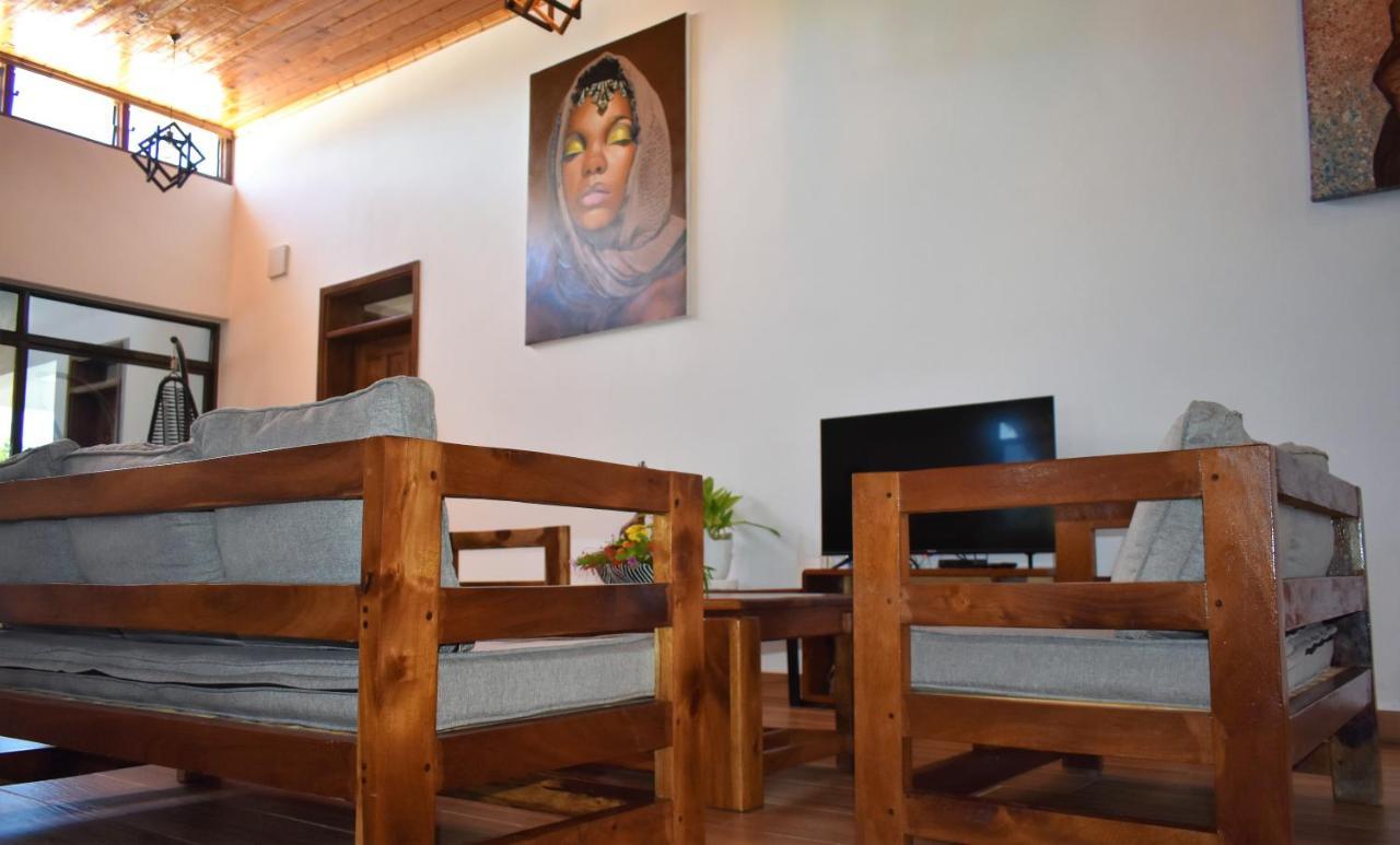 Private Backdoor Villa With Big Swimming Pool And Services Of Chef Included 디아니 해변 외부 사진