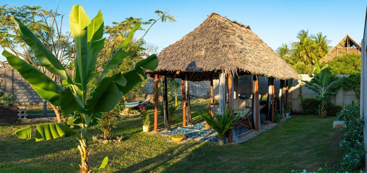 Private Backdoor Villa With Big Swimming Pool And Services Of Chef Included 디아니 해변 외부 사진