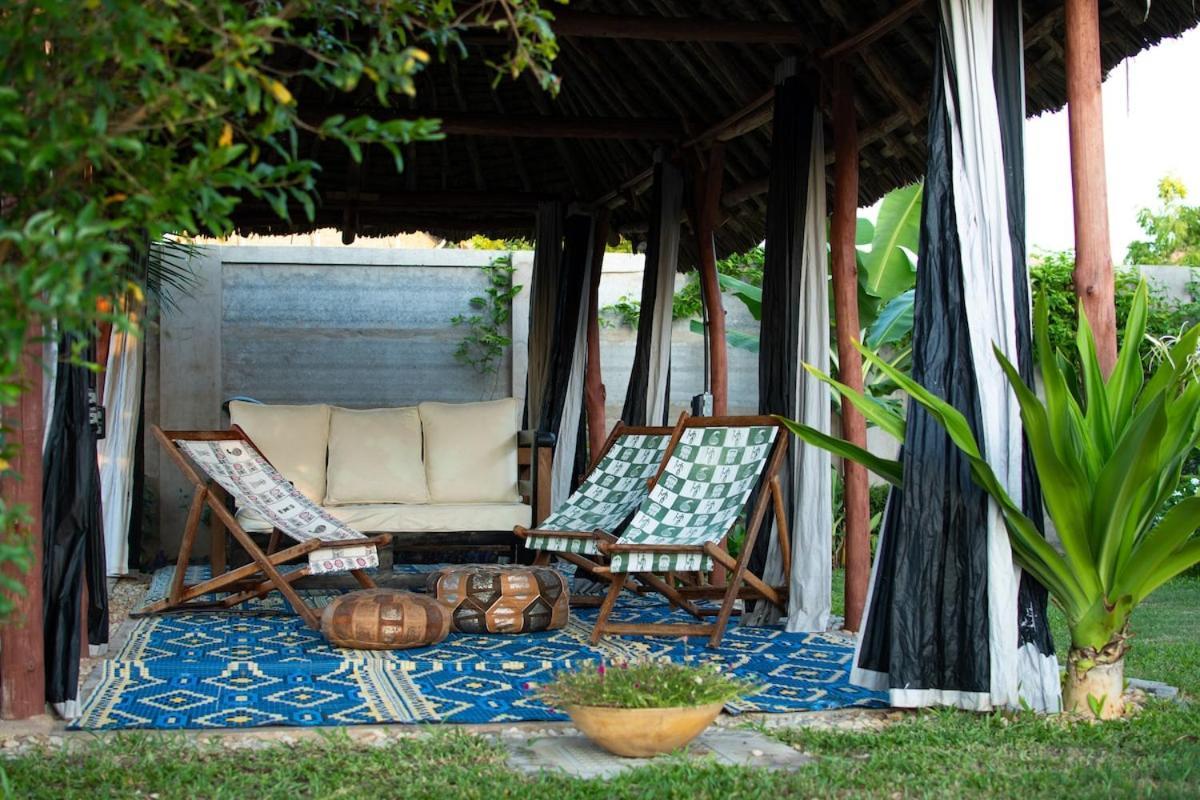 Private Backdoor Villa With Big Swimming Pool And Services Of Chef Included 디아니 해변 외부 사진