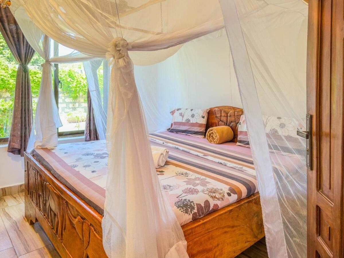 Private Backdoor Villa With Big Swimming Pool And Services Of Chef Included 디아니 해변 외부 사진