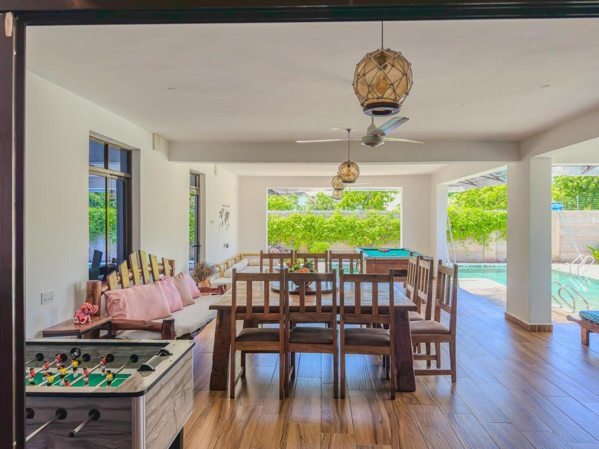 Private Backdoor Villa With Big Swimming Pool And Services Of Chef Included 디아니 해변 외부 사진