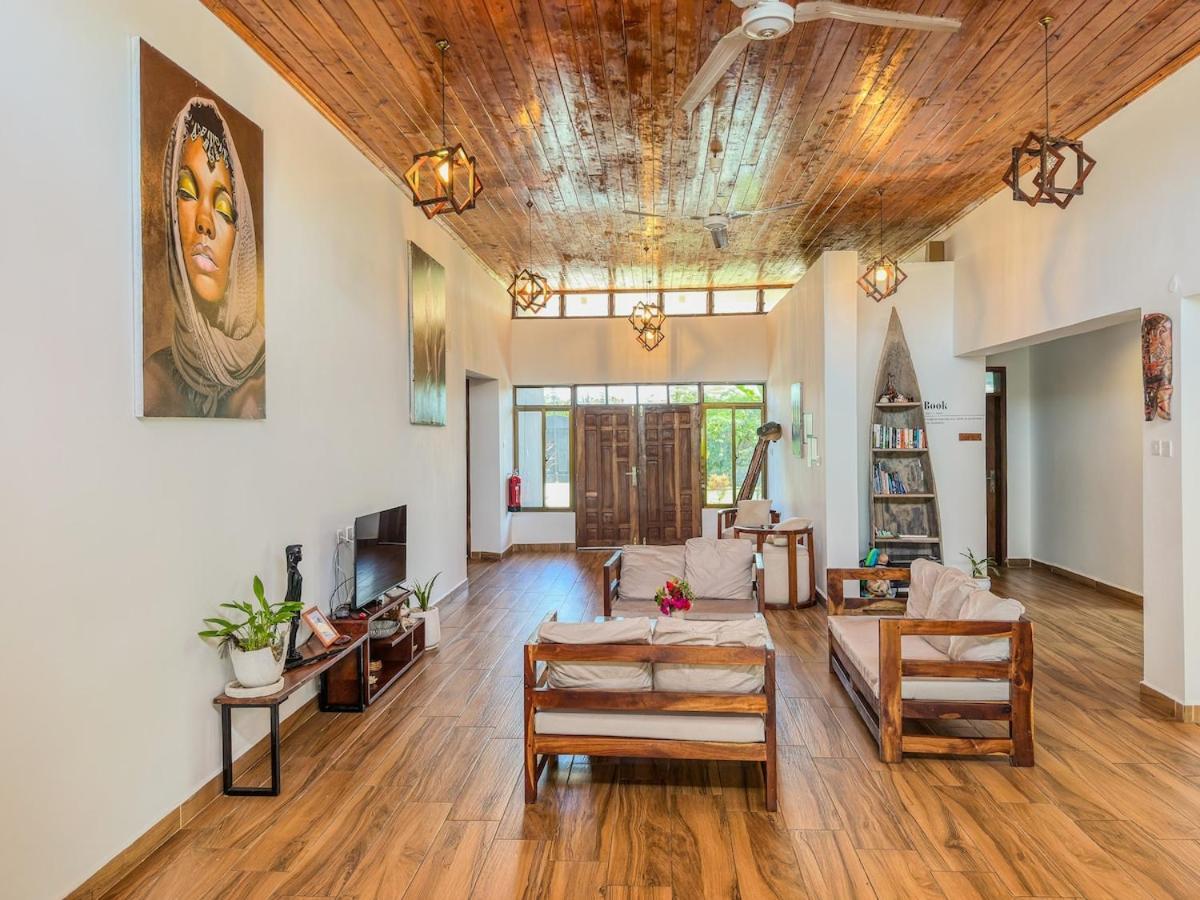 Private Backdoor Villa With Big Swimming Pool And Services Of Chef Included 디아니 해변 외부 사진